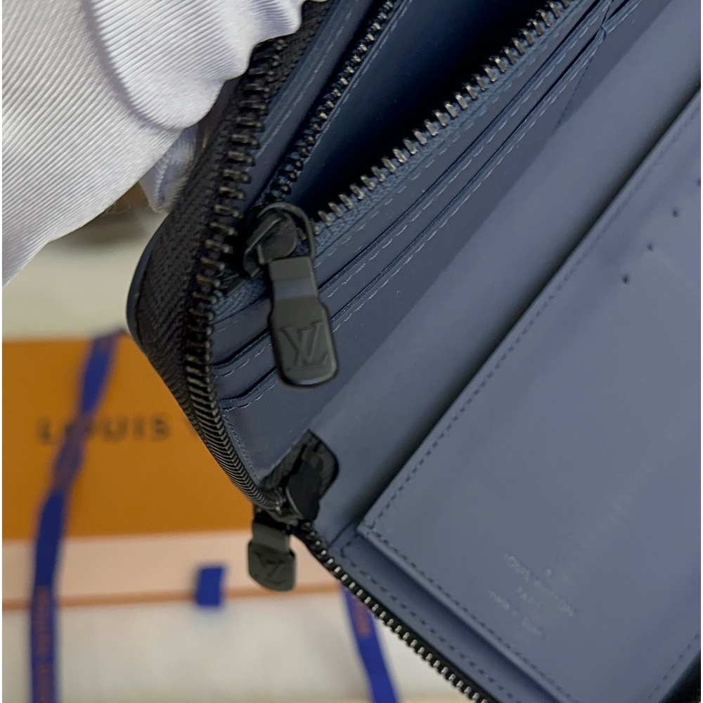 Auth Zippy Wallet Micro Chip - Picture 14 of 17